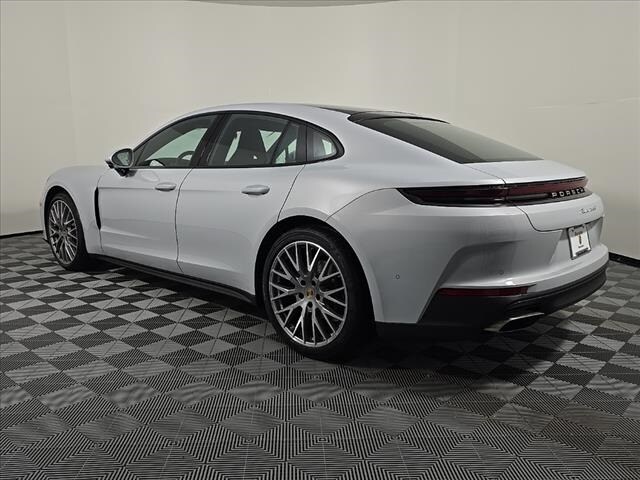 2025 Porsche Panamera 4 photo 3