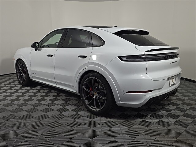2025 Porsche Cayenne Coupe GTS photo 3