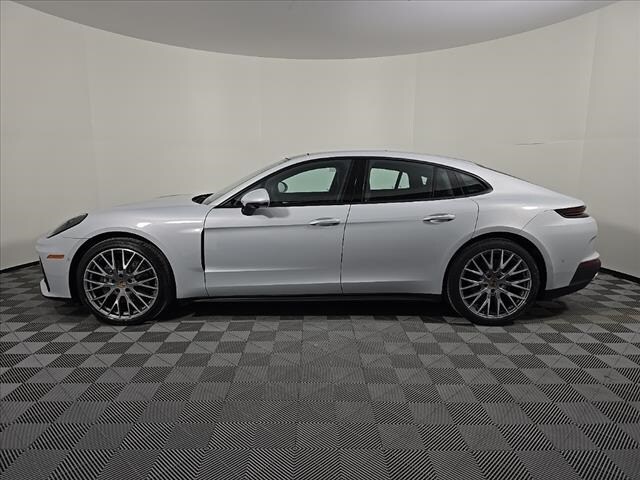 2025 Porsche Panamera 4 photo 2