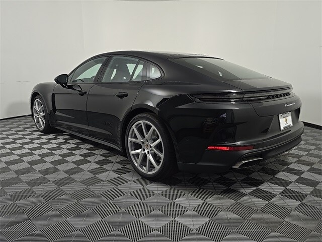2025 Porsche Panamera 4 photo 3