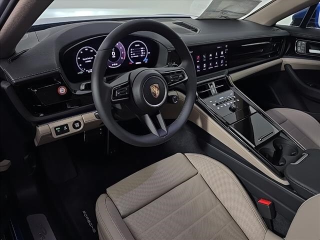 2025 Porsche Panamera 4 photo 4