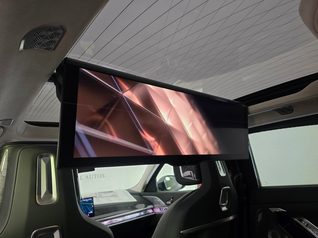 2025 BMW 7 Series 760i - Photo 14