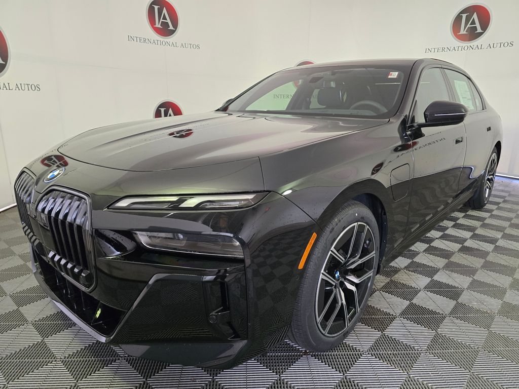 2025 BMW 7 Series 750e - Photo 5