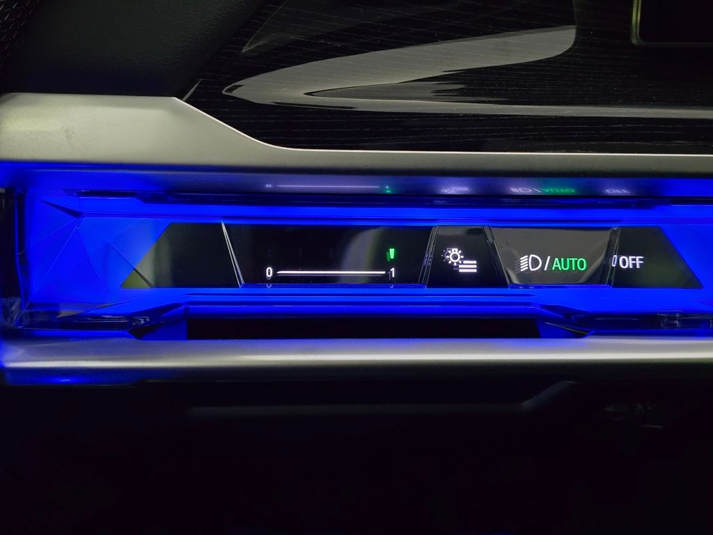 2025 BMW 7 Series 750e - Photo 27