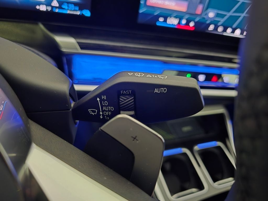 2025 BMW 7 Series 750e - Photo 22