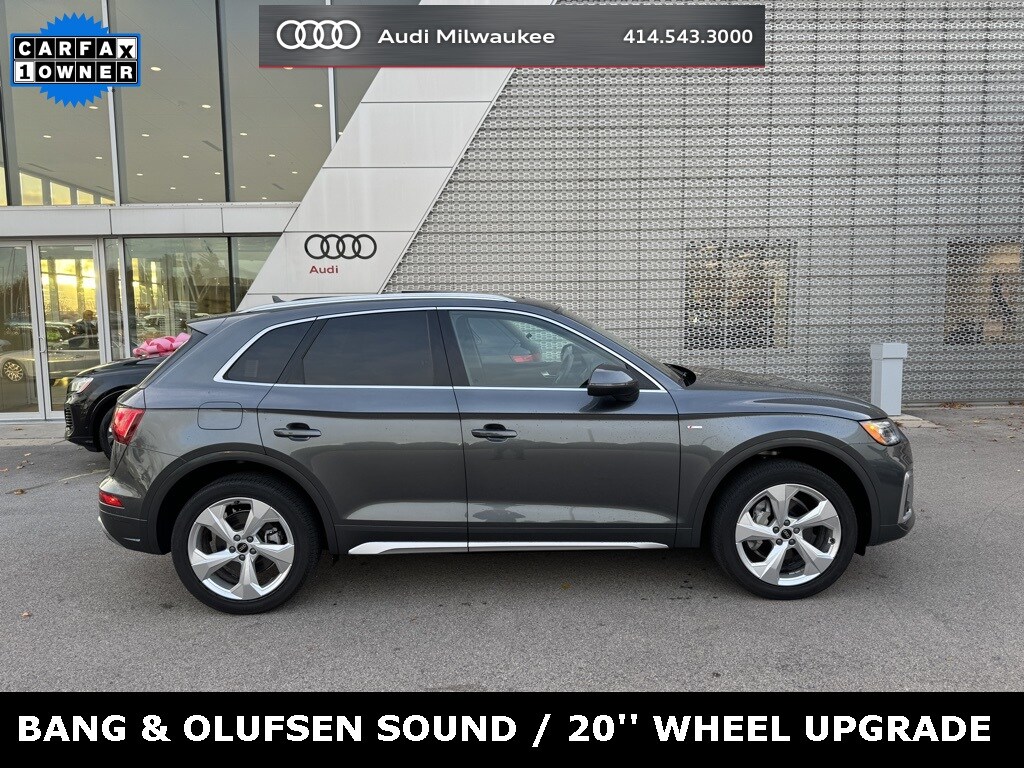 2022 Audi Q5 45 S line Premium Plus photo 2