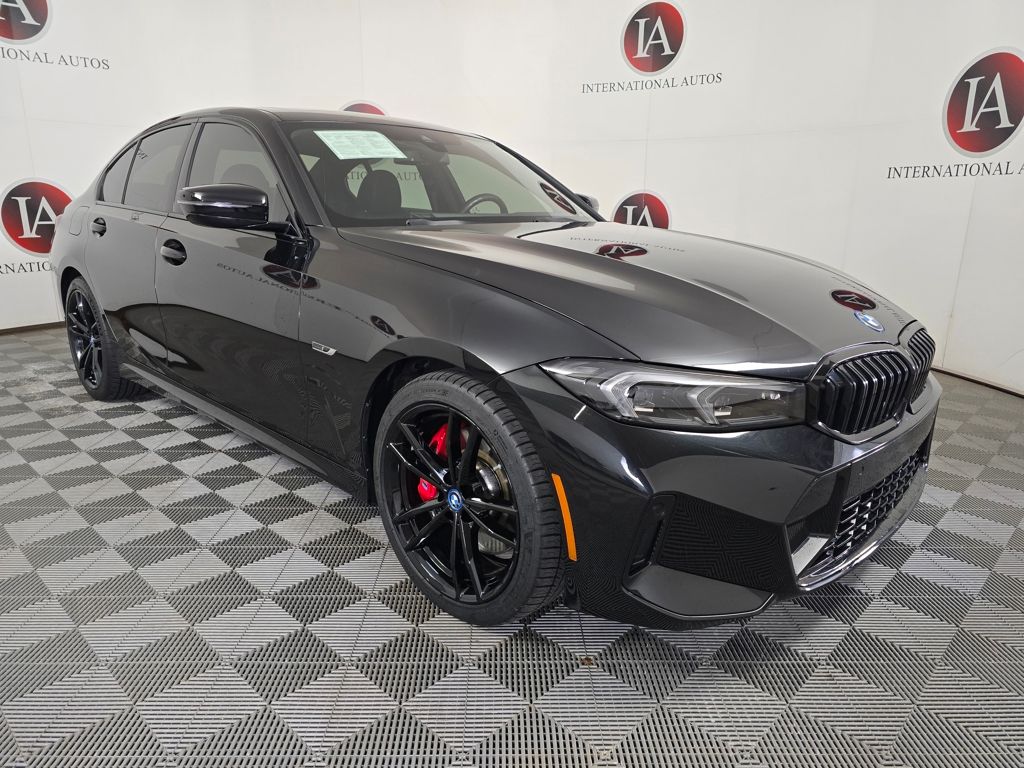 2023 BMW 3 Series 330e xDrive Sedan's photo