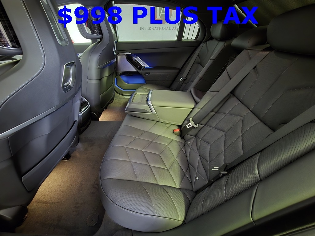 2025 BMW 7 Series 750e - Photo 12