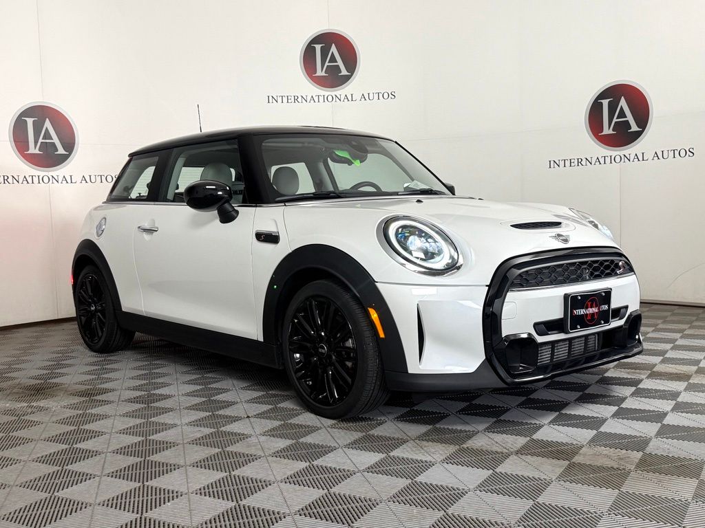 2024 MINI Hardtop Cooper S's photo
