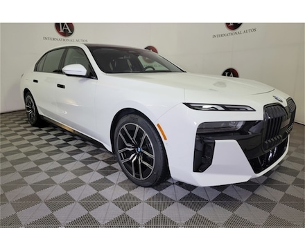 2025 BMW 740i xDrive Sedan