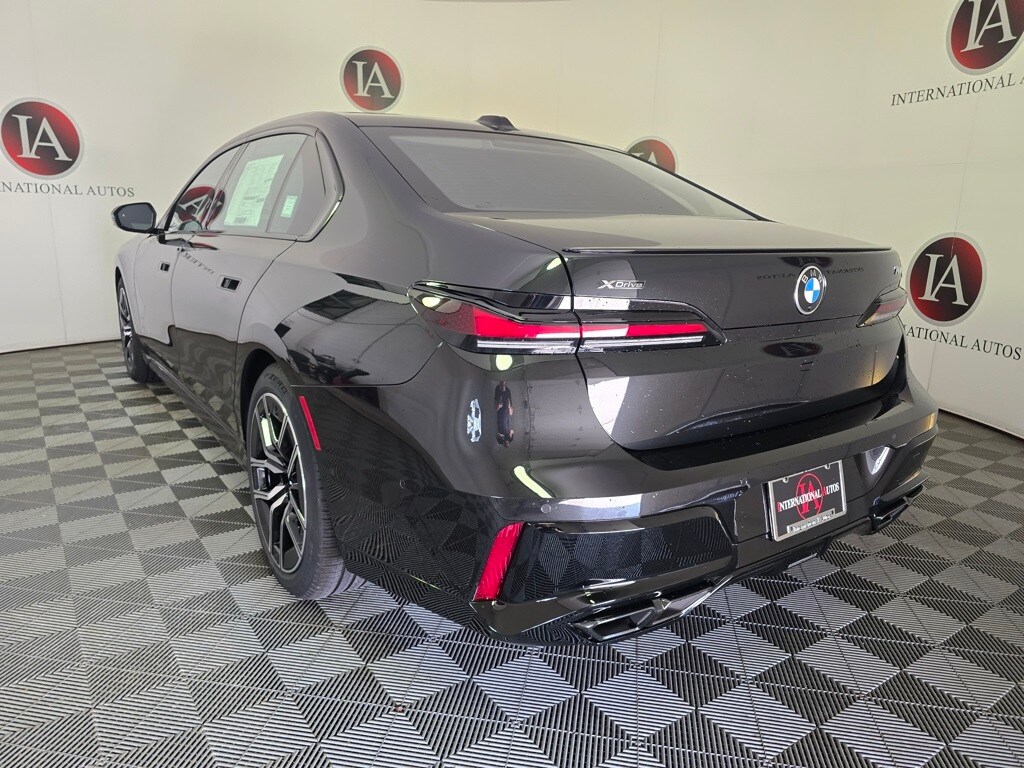2025 BMW 7 Series 760i - Photo 7