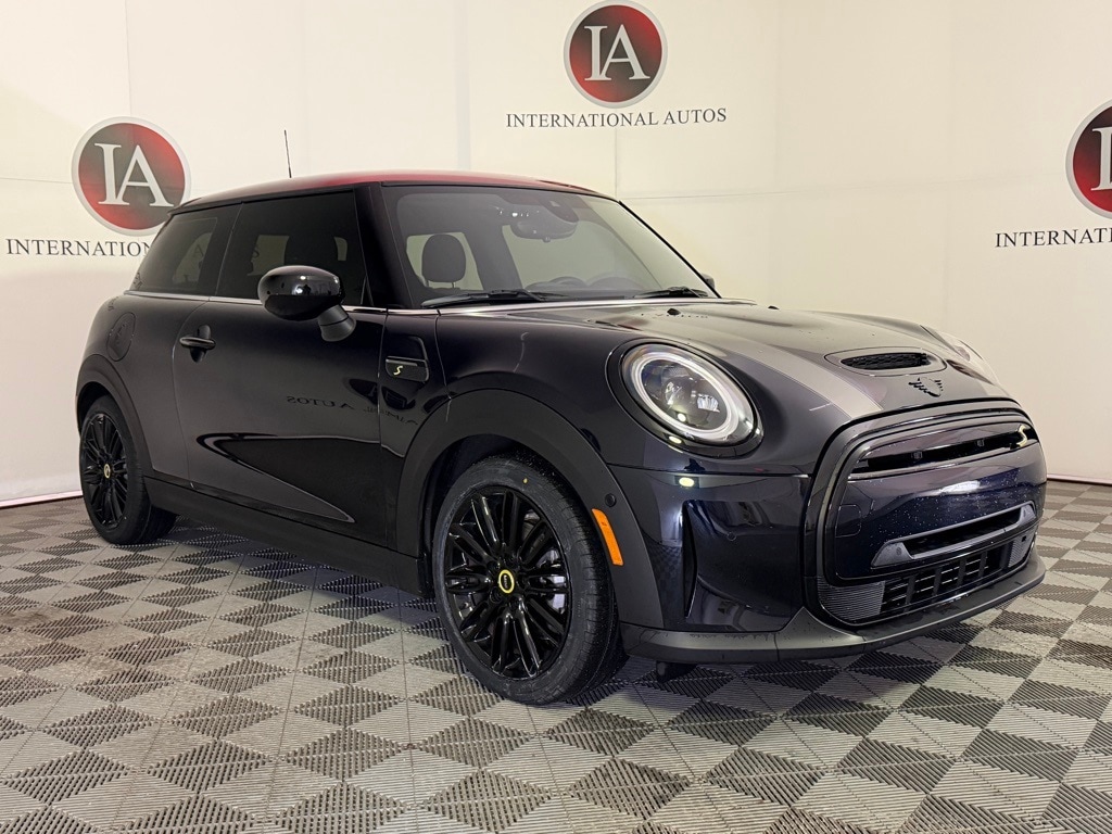 2023 MINI Hardtop 2 Door SE's photo