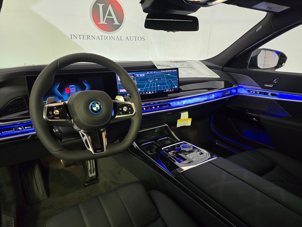 2025 BMW 7 Series 750e - Photo 15