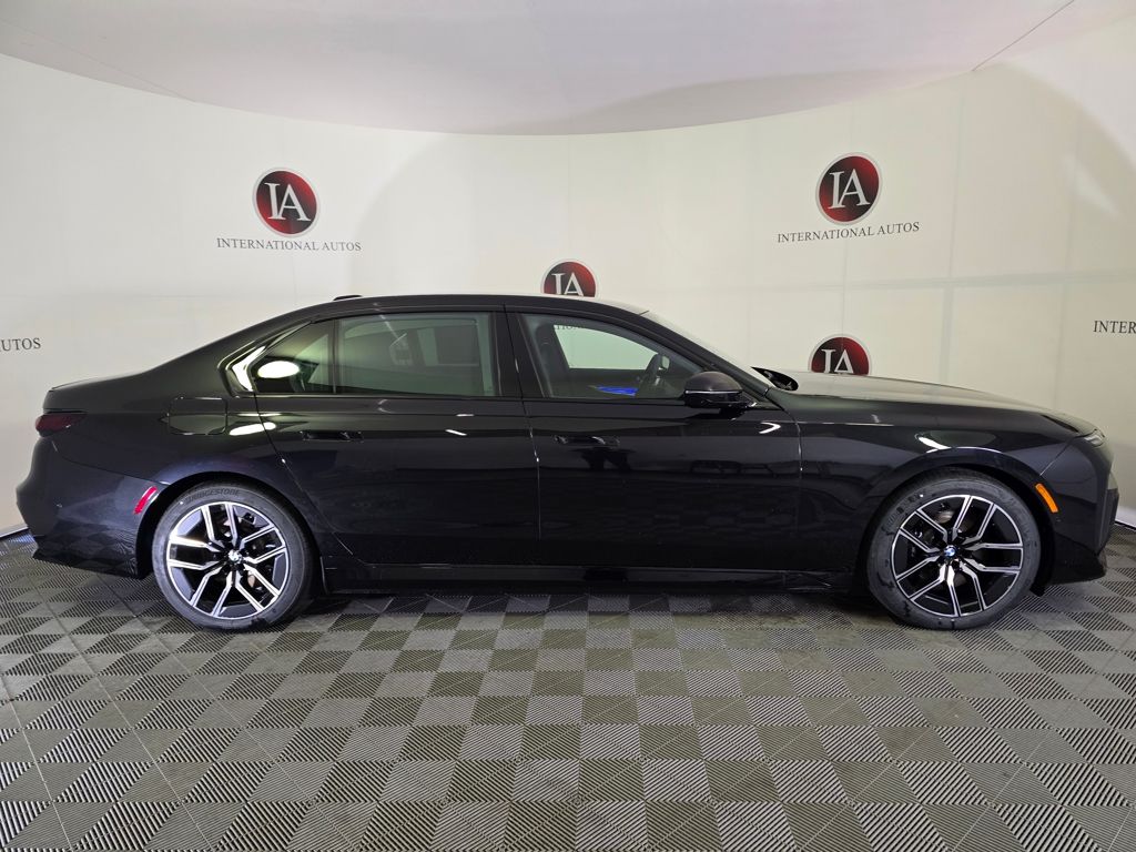 2025 BMW 7 Series 750e - Photo 3