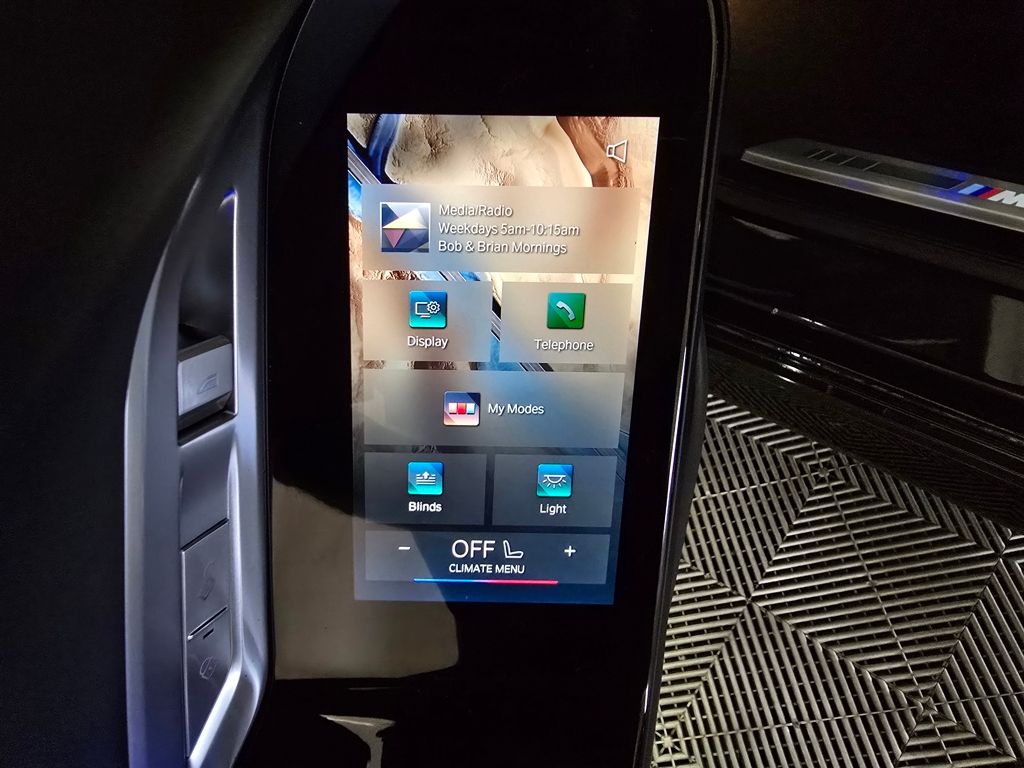 2025 BMW 7 Series 750e - Photo 14