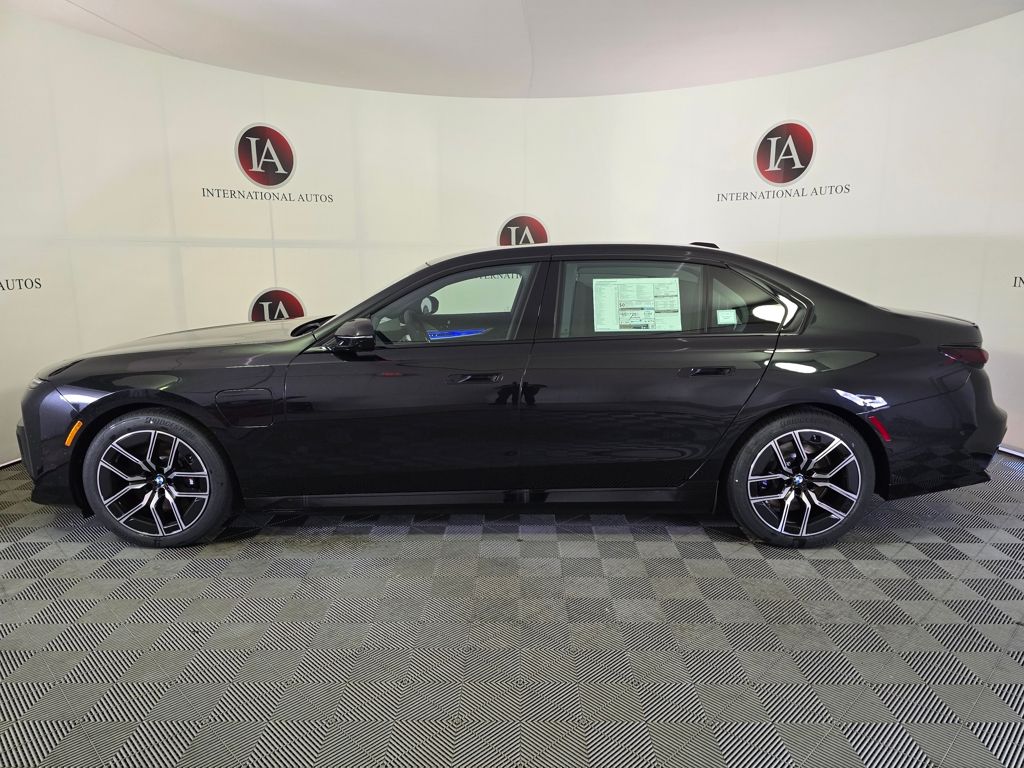 2025 BMW 7 Series 750e - Photo 6
