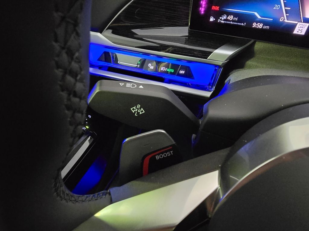 2025 BMW 7 Series 750e - Photo 20