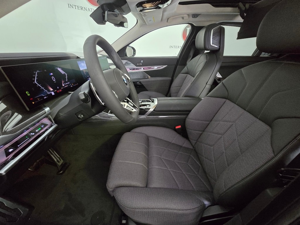 2025 BMW 7 Series 760i - Photo 10