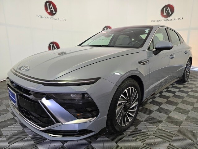 2024 Hyundai Sonata Hybrid Limited photo 2