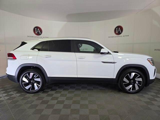 2024 Volkswagen Atlas Cross Sport SE Technology photo 3