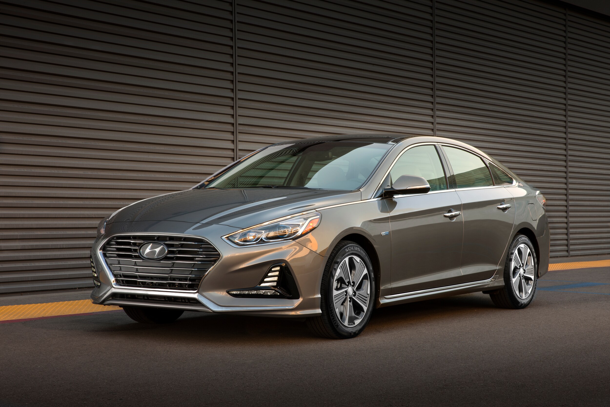 Large-30616-2018SonataHybrid.jpg
