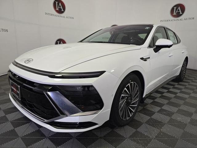 2025 Hyundai Sonata Hybrid Limited photo 2