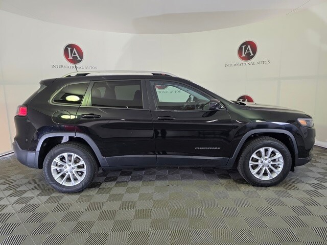 2021 Jeep Cherokee Latitude photo 2