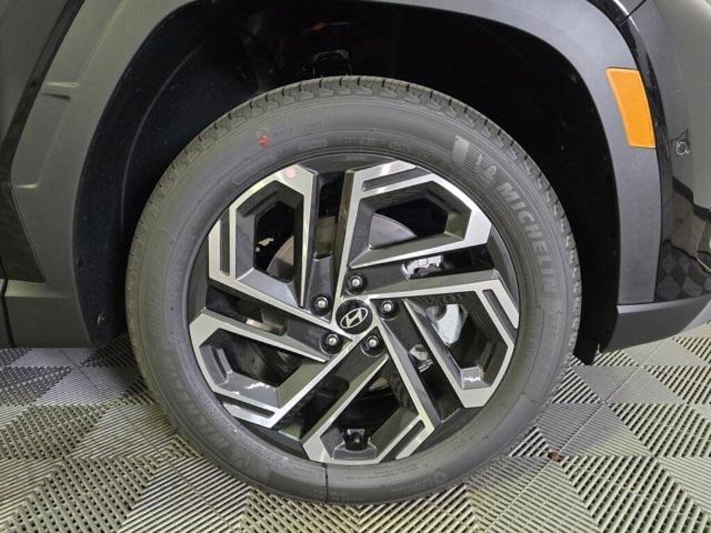 New 2025 Hyundai Tucson Limited AWD SUV
