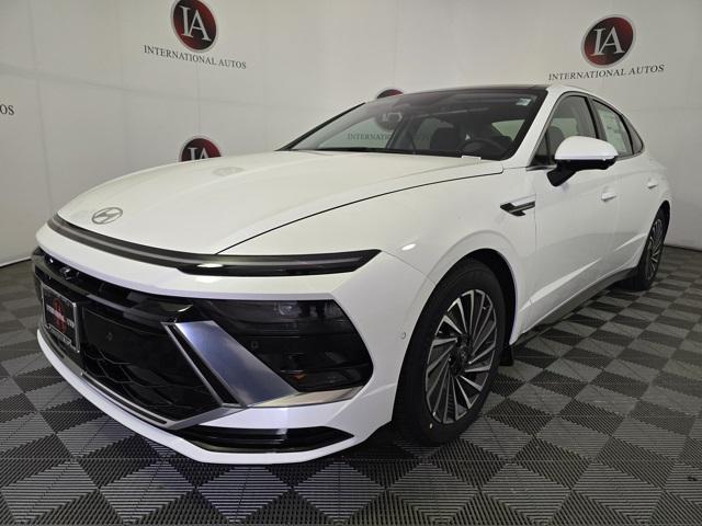 2025 Hyundai Sonata Hybrid Limited photo 2