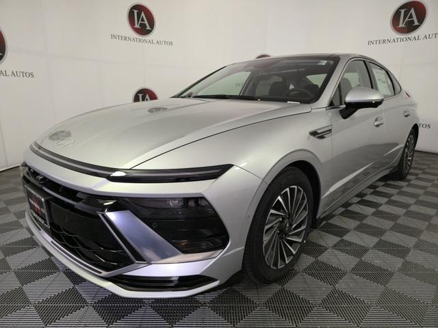 2025 Hyundai Sonata Hybrid Limited photo 2