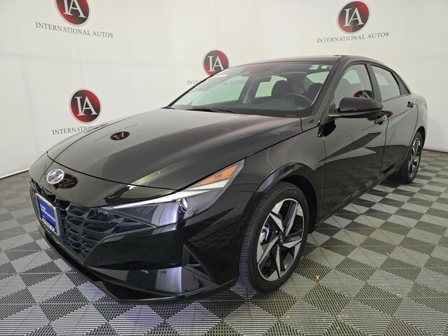 2023 Hyundai Elantra SEL photo 2