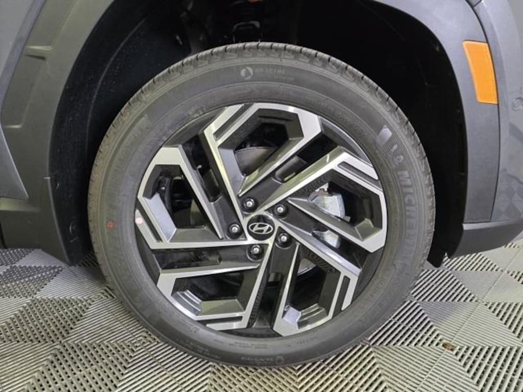 New 2025 Hyundai Tucson Limited AWD SUV