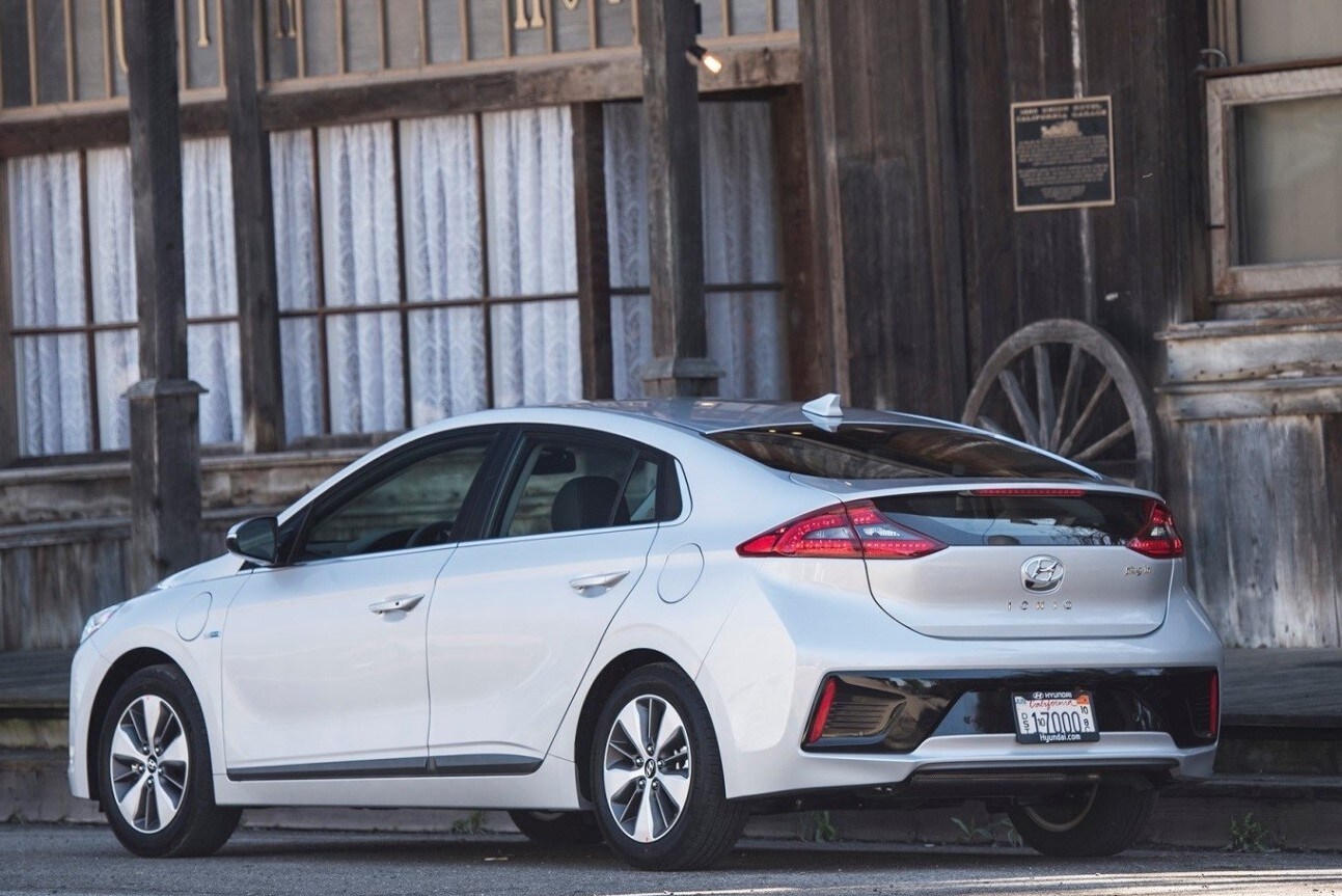 Large-30728-2018IONIQPlug-inHybrid (1).jpg