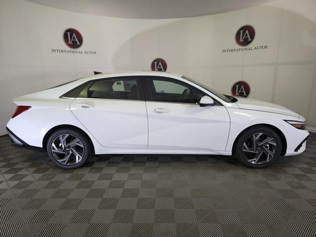 2025 Hyundai Elantra SEL Convenience photo 4
