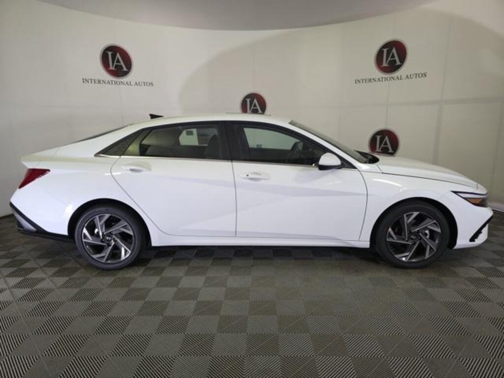 New 2025 Hyundai Elantra SEL Convenience Sedan