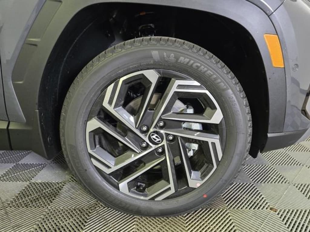 New 2025 Hyundai Tucson Limited AWD SUV