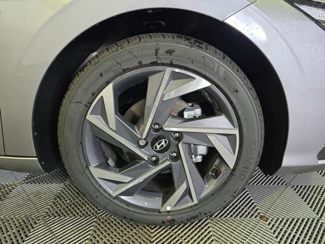 2025 Hyundai Elantra SEL Sport photo 2