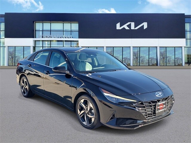 2023 Hyundai Elantra Limited photo 2