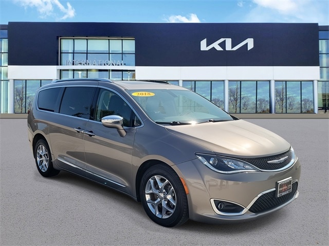 Used 2018 Chrysler Pacifica Limited with VIN 2C4RC1GG9JR237357 for sale in Orland Hills, IL