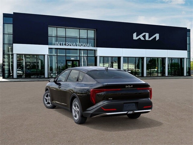 2025 Kia K4 LXS photo 2