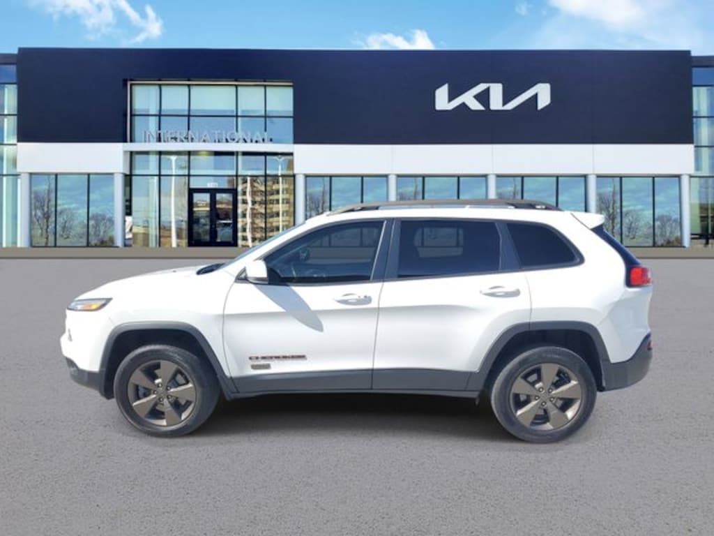 Used 2017 Jeep Cherokee Latitude SUV