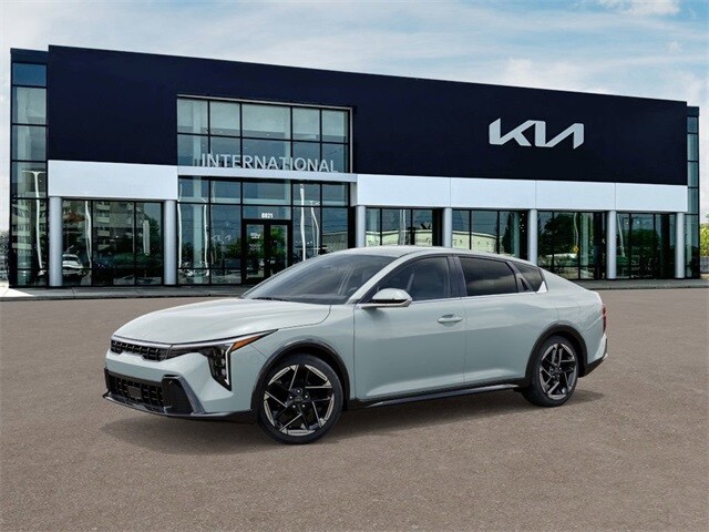 2025 Kia K4 GT-Line photo 2
