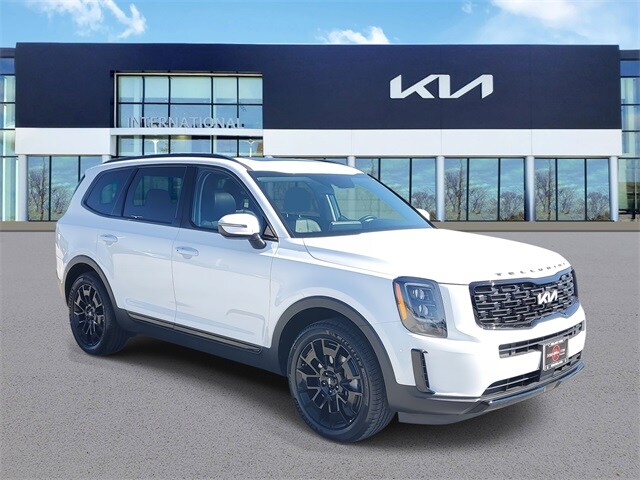 2022 Kia Telluride EX photo 2