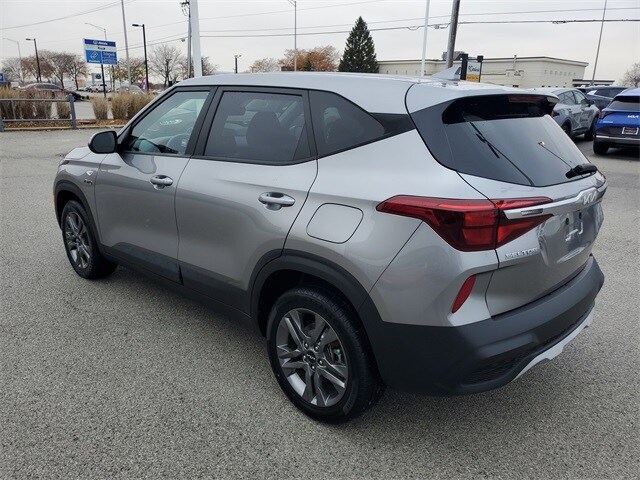2022 Kia Seltos LX photo 4