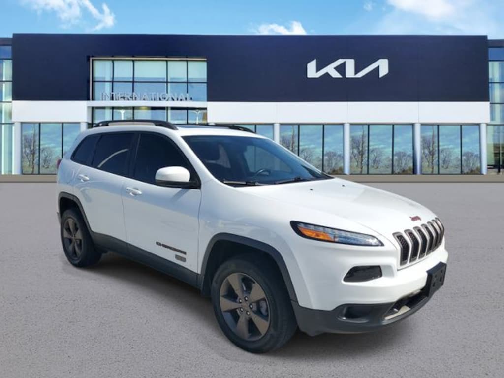Used 2017 Jeep Cherokee Latitude SUV