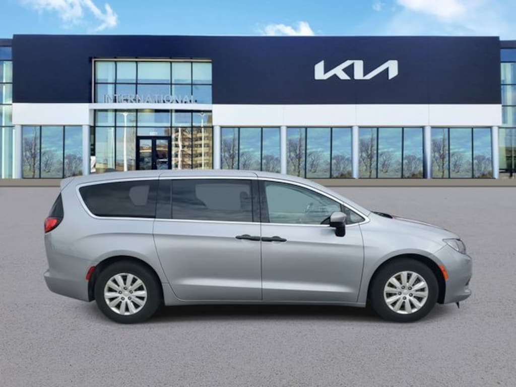 Used 2019 Chrysler Pacifica L Minivan/Van