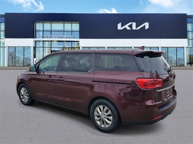 2019 Kia Sedona LX photo 2