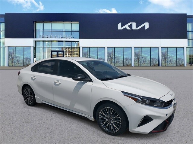 2023 Kia Forte GT-Line photo 2