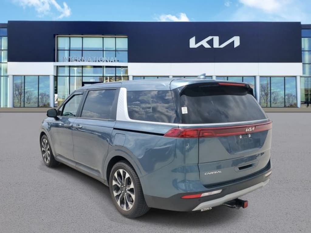 Used 2024 Kia Carnival EX Minivan/Van