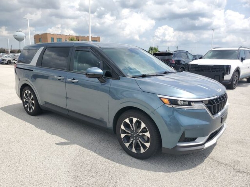 Used 2024 Kia Carnival EX Minivan/Van